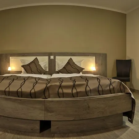 Burghotel מלון 3*