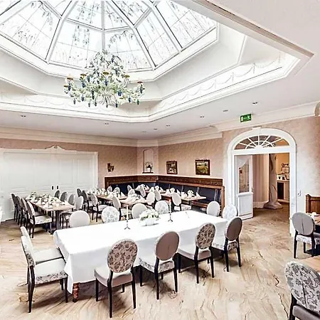 Burghotel Hotel 3*